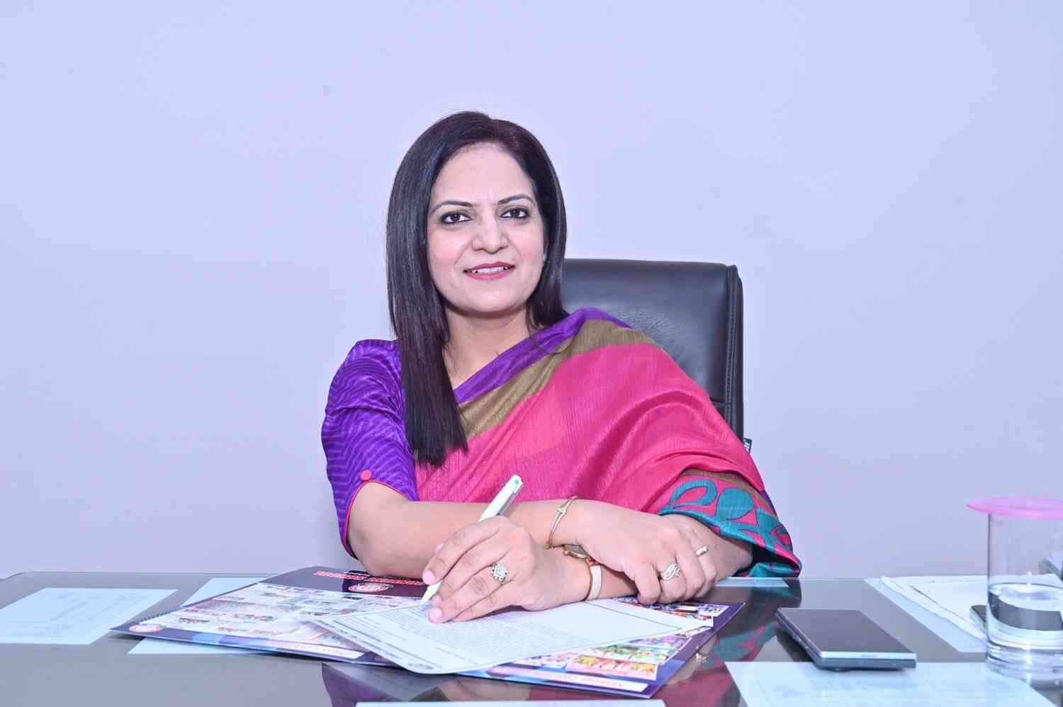 MS. MANINDER KAUR
